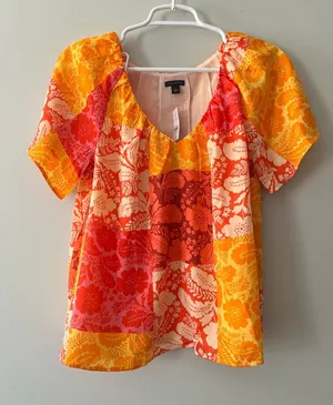 Ann Taylor Women’s Floral Orange Short Sleeve Blouse Size Small thumbnail 1