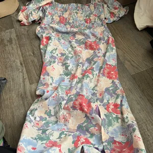 Astr Puff Sleeve Midi Floral Dress size‎ M thumbnail 7