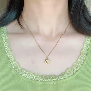 Handmade cute retro cottage fairy style gold tone mini flower necklace 🌼 thumbnail 3