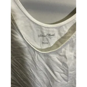 Universal‎ Thread White Short Sleeve Scoop Neck Bodysuit Size Medium thumbnail 4