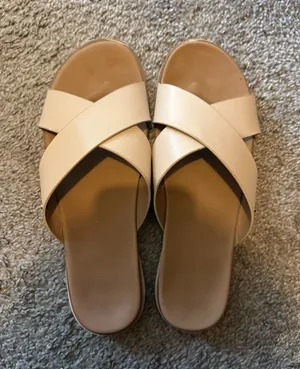 Tan Sandals Size 9.5 thumbnail 1