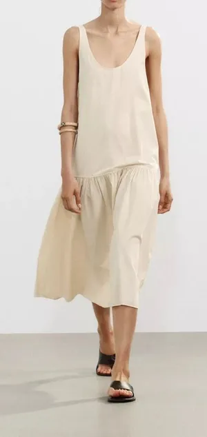 Zara ruched midi‎ dress 🔺 thumbnail 1