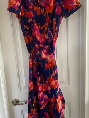 Pretty Garden Short Sleeve V-Neck Wrap MIDI Dress Ruffles Women’s Sz Medium NWOT thumbnail 3