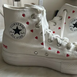 Converse Chuck Taylor High-Top All Star Lift Platform Sneakers W/Hearts Size 9.5 thumbnail 8