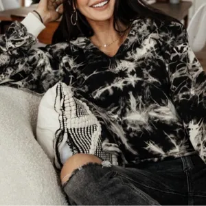 Bohme Black and Off White Tie Dye Oversized Crop Hoodie. Size Small. EUC thumbnail 2