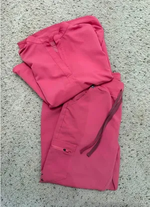 FIGS Set Scrubs Pink Size M thumbnail 1
