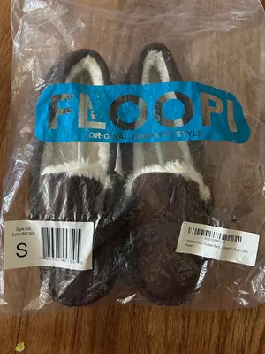Floopi Cozy Faux-Suede Moccasin Slippers in Brown NWT size 5/6 Retail 60$ thumbnail 2