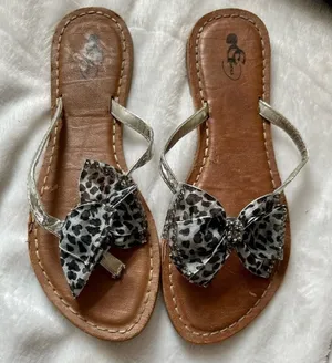 EG Shoes Leopard Bow Flip Flops Size 41 Silver thumbnail 1