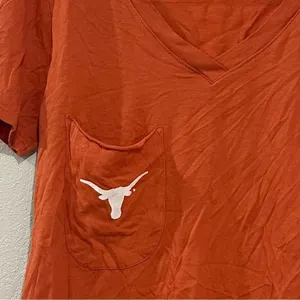 Texas Longhorns Women’s V Neck Pocket Graphic T Shirt Size Medium‎ Venley thumbnail 4