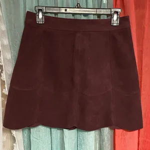 American Eagle mini skirt- wine in color. Suede feel. Size 4. Like new! thumbnail 2