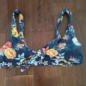 Relleciga Bikini buttoms size large and small top thumbnail 2