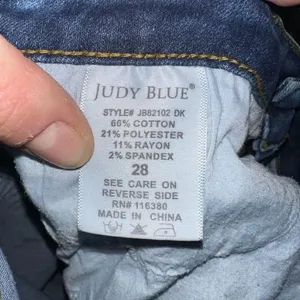 Judy Blue dark wash distressed 28 relaxed boutique jeans thumbnail 4