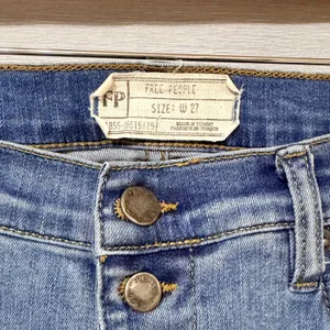 Free People Women 27 Light Wash Button Fly Raw Hem Skinny Jeans Blue thumbnail 3