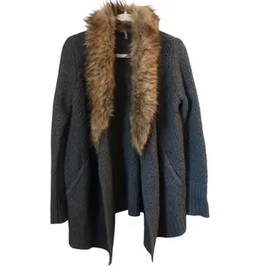 Joie Jamilee Gray Yak Wool Knit Faux Fur Collar Women’s Cárdigan Sweater Small thumbnail 4