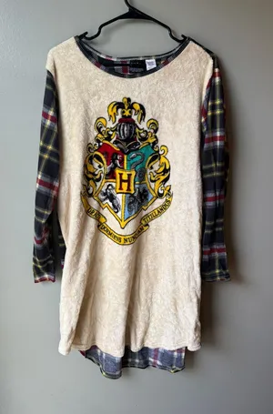 Harry Potter Hogwarts Crest Plush Sleep Shirt – Women’s XL thumbnail 1