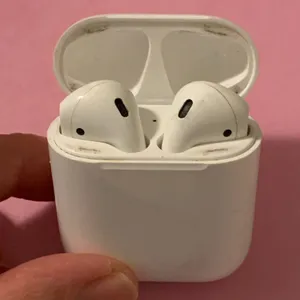 Apple AirPods 1st Generation In-Ear Headsets with Charging Case - White thumbnail 5