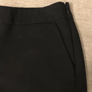 Express Mid Rise Shortie Dress Shorts 2 Small Black thumbnail 3