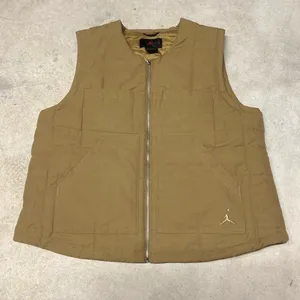 NWT Nike Jordan Women's Quilted Full Zip Vest Brown Kelp Size Medium FB5192-395 thumbnail 1