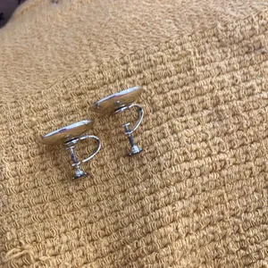 Elegant screw back earrings thumbnail 4