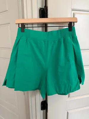 Lululemon Stretch Woven Relaxed-Fit High-Rise Short 4" thumbnail 2