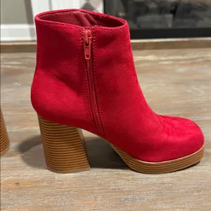 Sugar Women’s Ankle Boots Size 5.5‎ New Red Suede Block Heel Booties thumbnail 4