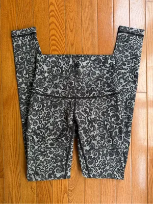 Lululemon Wunder Under Pant (Hi-Rise) Mini Cinder Lace White Black Size 4 thumbnail 1