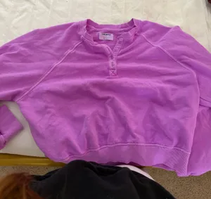 Old Navy Crewneck thumbnail 1