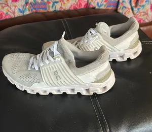 On Cloud Shoes thumbnail 1