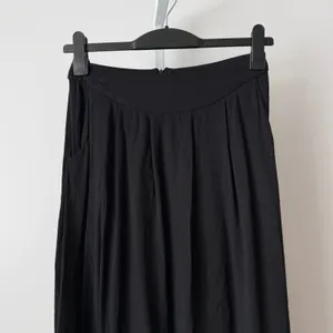 Y2K Love21 XS Black‎ Maxi Skirt Pleated Minimalist Casual Whimsigoth Witchy Boho thumbnail 2