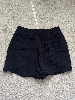 Old Navy Black High-Waist Elastic Shorts thumbnail 3