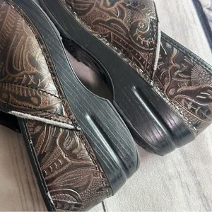 Dansko Professional Tooled‎ Leather Clogs Sz 38 EU (7.5/8 US) Brown Nurse Shoes thumbnail 5