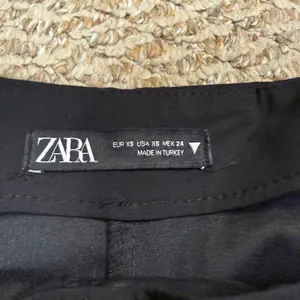 Zara Black Pleated Mini Skort Womens XS Preppy Schoolgirl Side Zip Shorts Skirt thumbnail 2