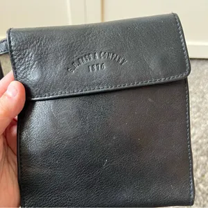 G.H.‎ Bass & Company Black Leather Wallet Crossbody Purse thumbnail 16
