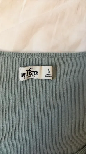 Hollister Ribbed Long Sleeve Crop Top thumbnail 3
