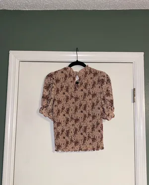 NWOT Light Pink Floral Scrunch Blouse thumbnail 4