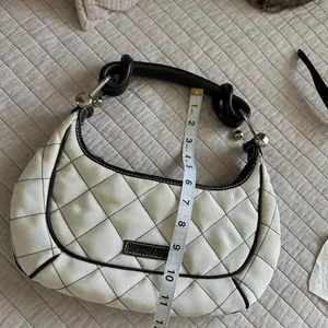 BCBGMAXAZRIA Y2K rare quilted, off-white, brown leather shoulder bagette small​ thumbnail 12