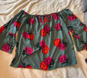 Charlotte Russe Top Off-The-Shoulder thumbnail 1