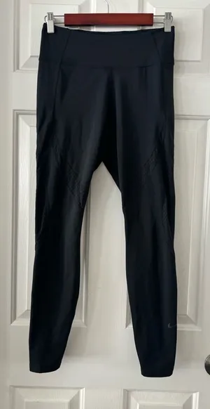 NWOT (I don’t think these have been worn) medium Nike Dri fit leggings thumbnail 1