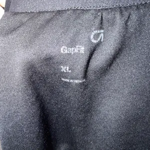 Gapfit black athletic shorts  thumbnail 3