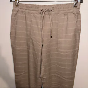 Nine West Tan, Beige, white Plaid Casual women’s Joggers Size Medium thumbnail 12