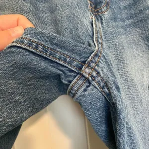 EUC | Aeropostale women’s mom jean ripped light wash jeans — size 6‎ thumbnail 3