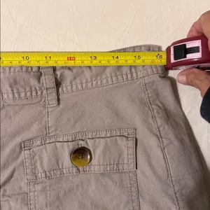 Vuori Women's Taupe Cargo Shorts Large thumbnail 4