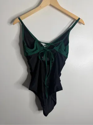 Cupshe Green Black Tummy Control Cut-Out One-Piece Medium Beach Vacation Coastal thumbnail 8