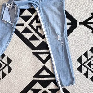Abercrombie & Fitch Curve Love 90s Ultra High Rise Straight Ripped Jeans Size 25 thumbnail 6