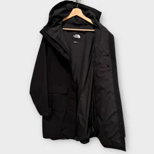 The North Face Women’s City Breeze Rain Parka II Size Medium thumbnail 9