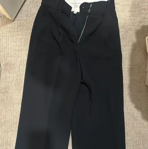 Aritzia Effortless Pants thumbnail 2