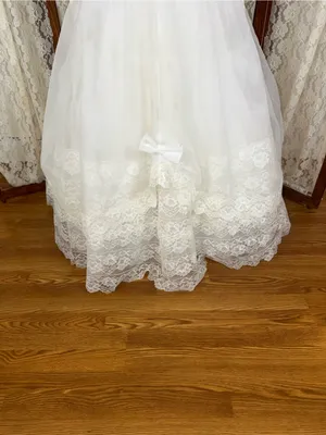 Fabulous Vintage 1950s Tiered Cupcake Lace Wedding Gown thumbnail 2