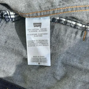 Levi's Women's Studded Denim‎ Trucker Jacket Size M Dark Wash Indigo 77075 thumbnail 7