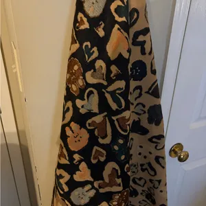 100‎ percent cashmere shawl with hearts and bunny’s thumbnail 4