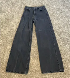 High-Waisted Wide-Leg Pull & Bear Jeans thumbnail 1